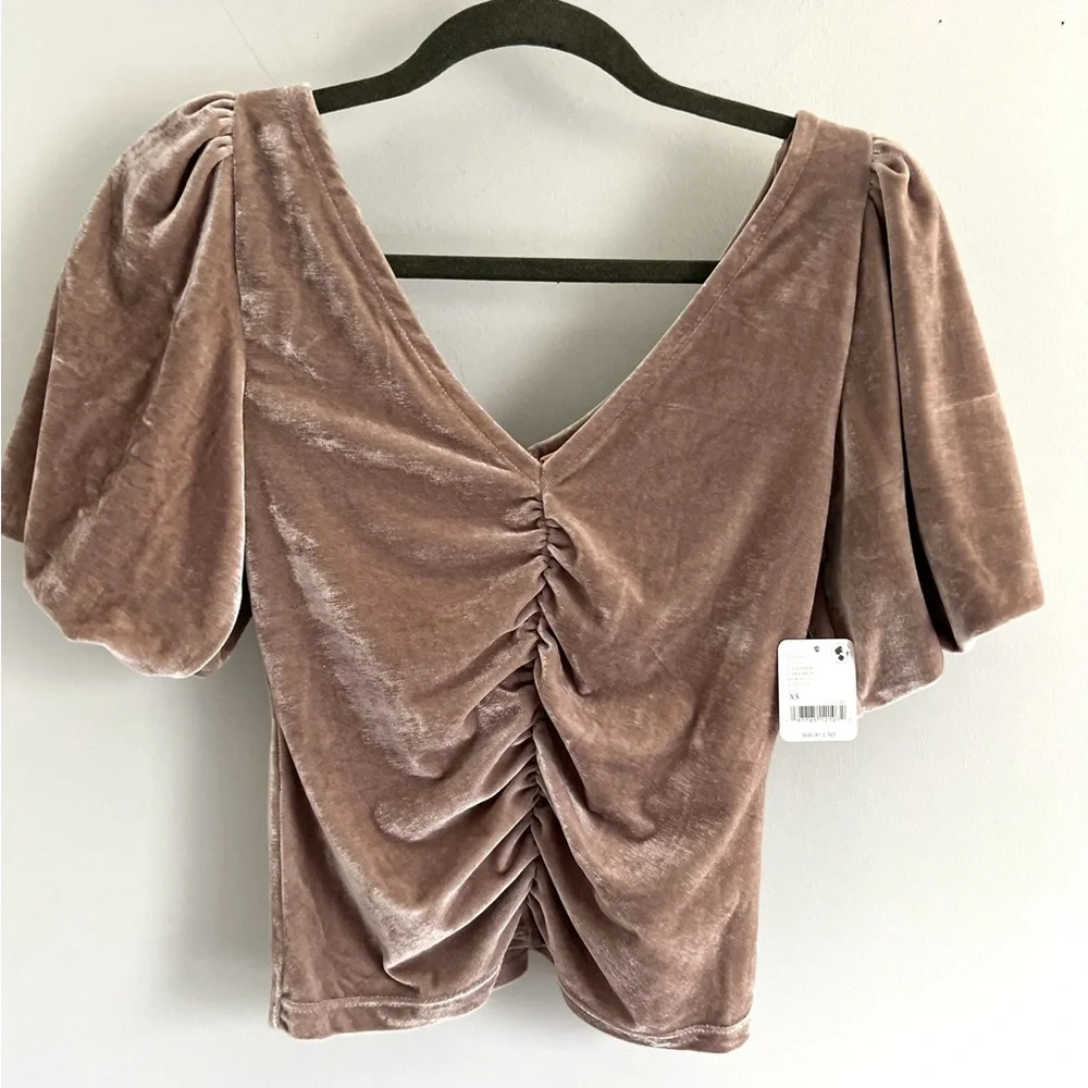 FREE PEOPLE Cupcake Velvet Top-Size XS-Cashmere Color V-Neck Puff Sleeve-NWT